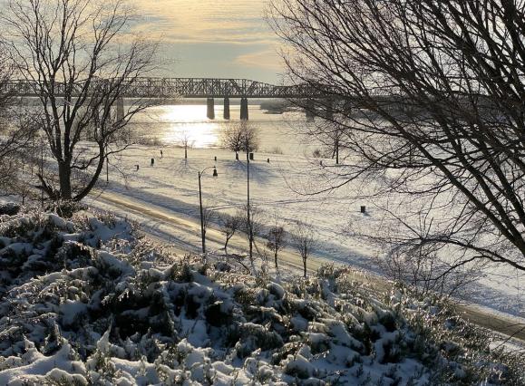 snowfall on the bluff in Memphis with Harahan Bridge in background