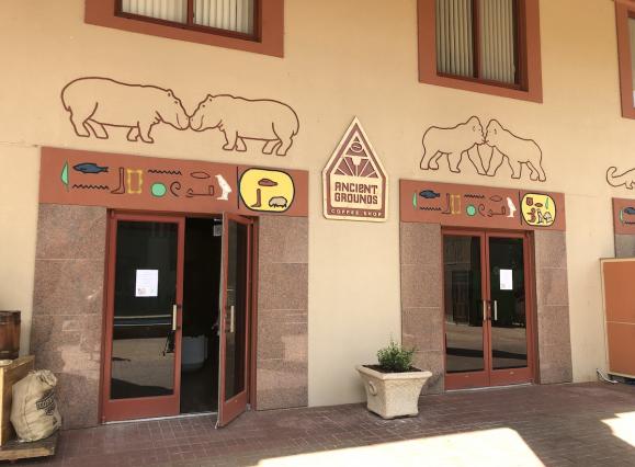 entrance to the coffee shop at Memphis Zoo