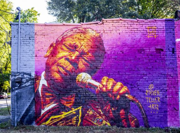 mural of bb king singing
