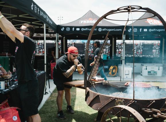 man blows into barbecue pit at smokeslam