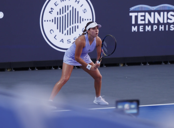 tennis player at Memphis Classic lines up waiting for ball