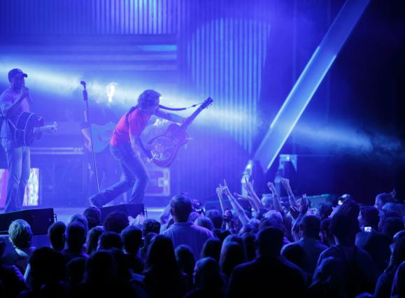 Live-at-The-Garden-Guitarist_rgb_s.jpg