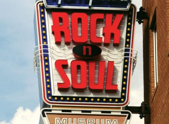 Memphis_Rock__n__Soul_Museum_S0pQvg1lR8_ZFIRgFb3R25r18q0ABlZBh_rgb_l-643x1024.jpg