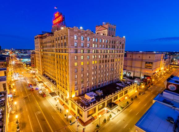 Peabody_exterior_at_night_SWTTBrxJCqVv69flsXHFbxr18q0ABlZBh_rgb_hd.jpg