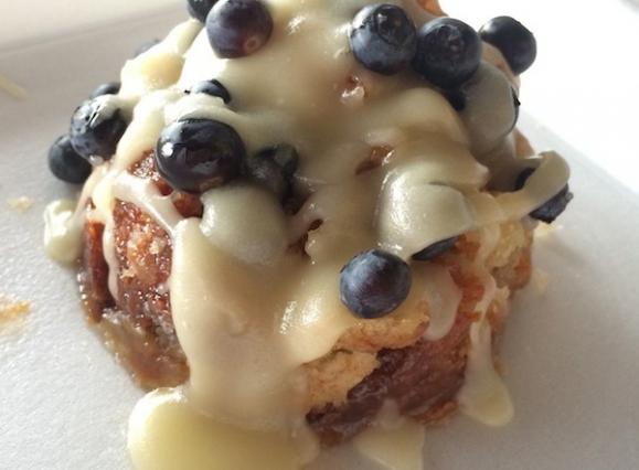 breakfest-901-blueberry-cinnamon-roll.jpg