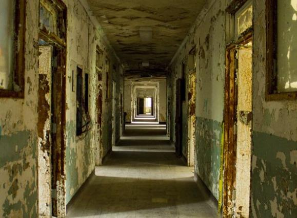 french-fort-hallway.jpg