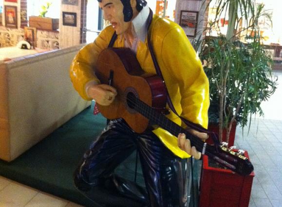 warsaw-elvis.jpg