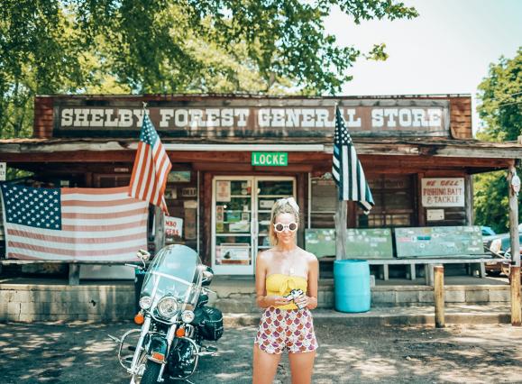 Shelby Forest General Store / @OuiWeGirl