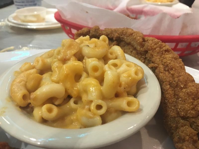 macaroni and cheese on a catfish plate