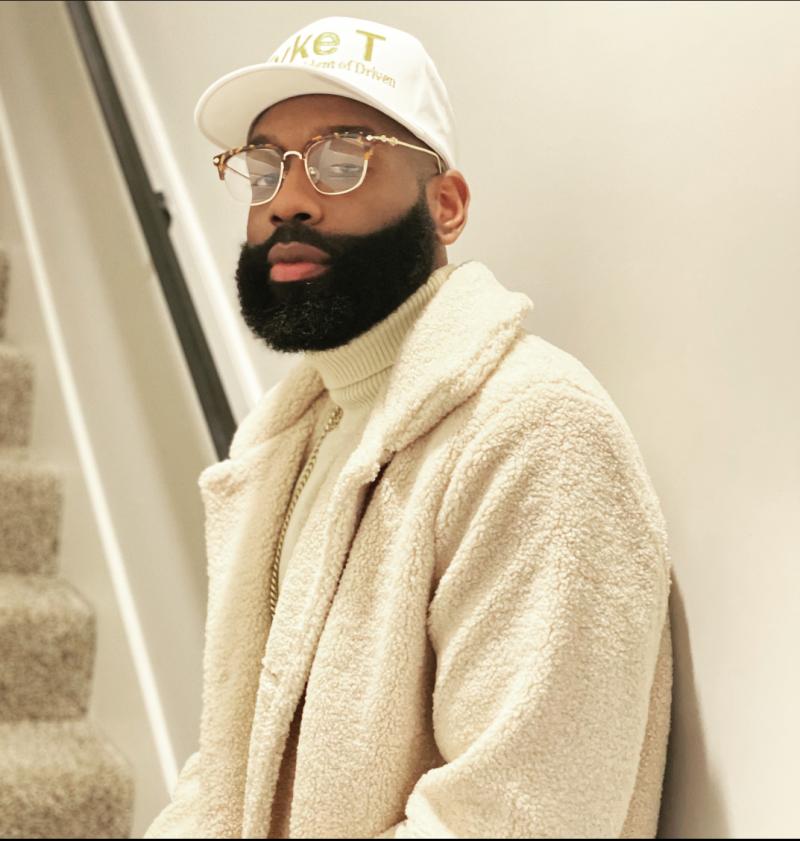 musician dress in a white coat and white hat with a beard