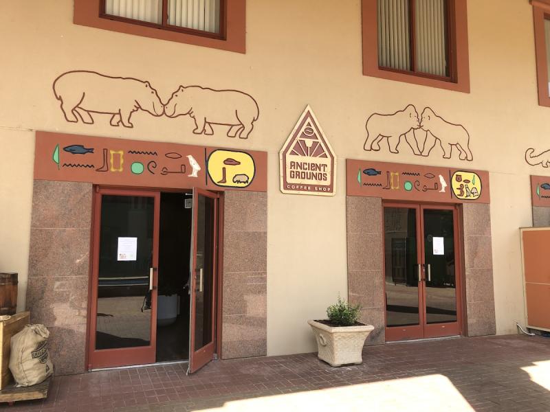 entrance to the coffee shop at Memphis Zoo