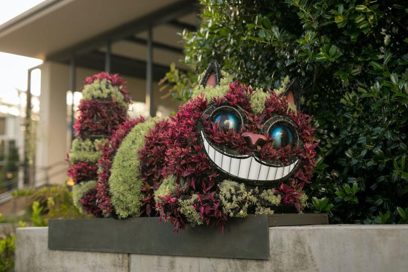 cheshire cat garden sculpture
