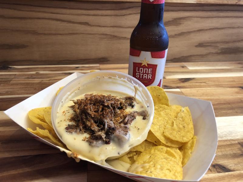 nachos with a lone star beer