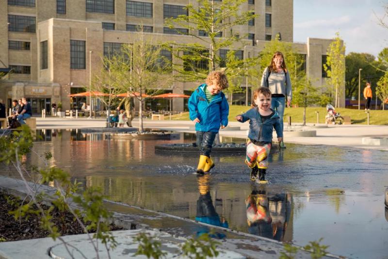 kids playing in water at Crosstown Concourse splash pad plaza