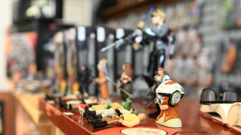 Star Wars vintage toys on a shelf