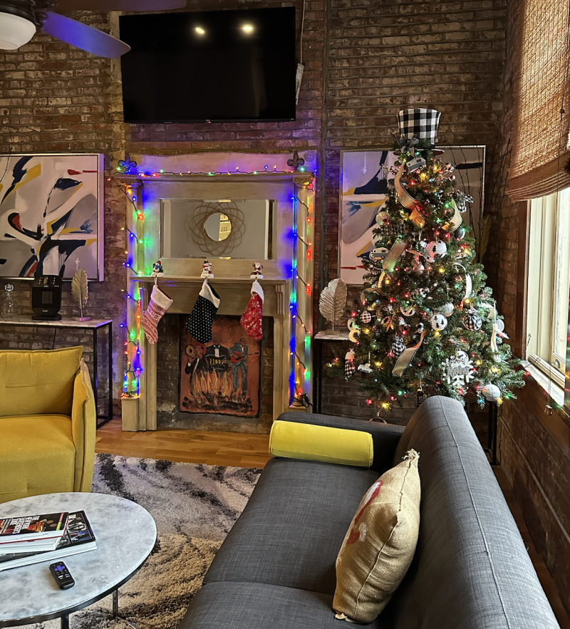 Beale Suite airbnb holiday decor