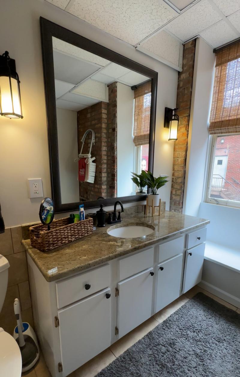 Beale Street Airbnb bathroom