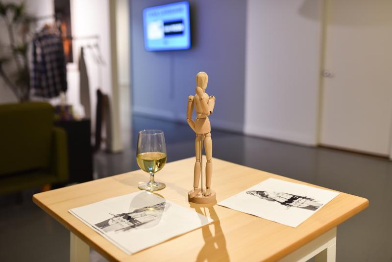 Lens Language table top