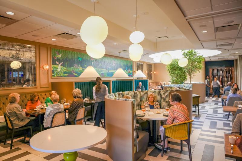 Restaurant Iris dining room.