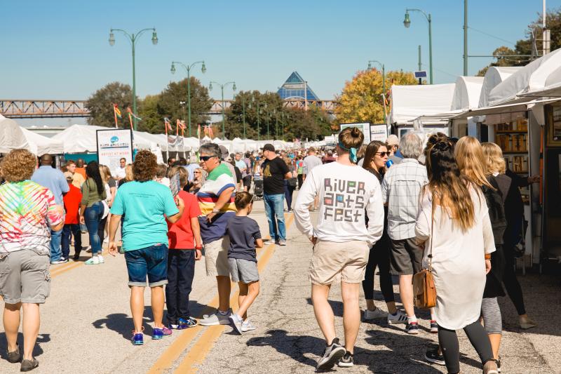 Festivalgoers walking through RiverArtsFest in downtown Memphis