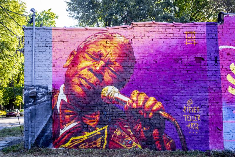 mural of bb king singing