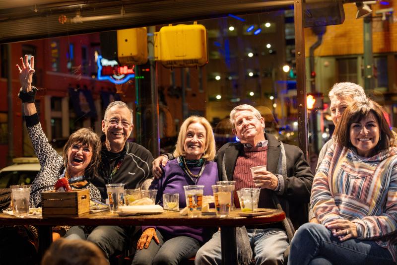 group of friends sitting and have drinks and smiling
