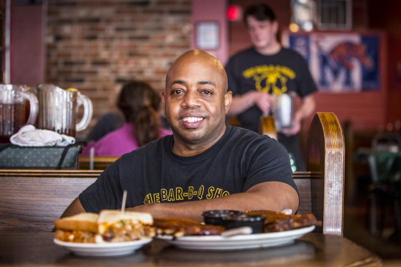 The Bar-b-q Shop / Craig Thompson