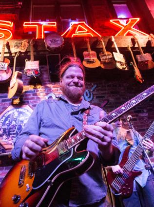 man plays guitar at rum boogie