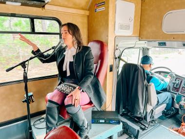 Tour guide Shannon speaks during backbeat true crime tour