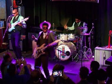 band performs on bb kings stage for international blues challenge