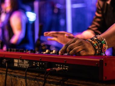 hands close up playing keyboard